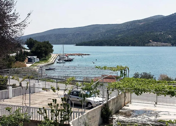 Apartment By The Sea Marina, Trogir - 4850 *